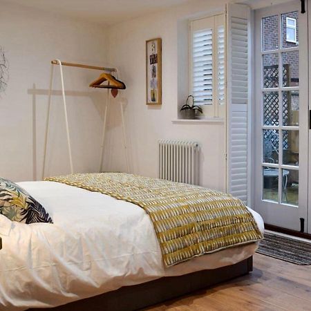 The Snug Entire Home Sleeps 2, Stratford Upon Avon Shottery Kültér fotó